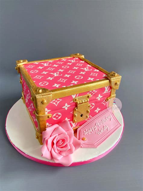 immagini torte louis vuitton|55+ Louis Vuitton Themed Cake Ideas For Birthday or .